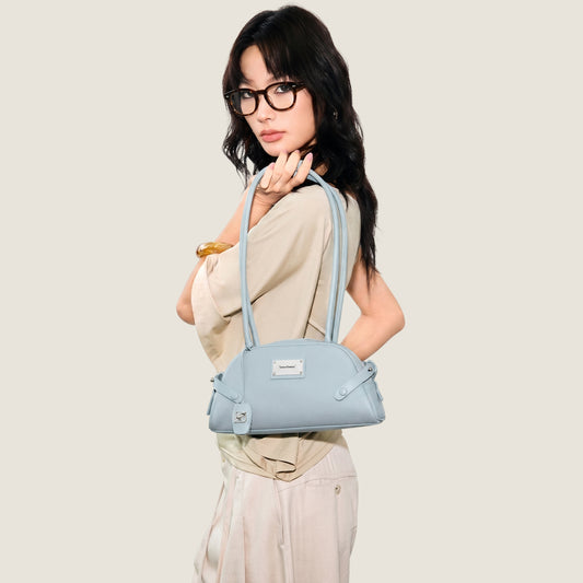 Trapeze baguette bag