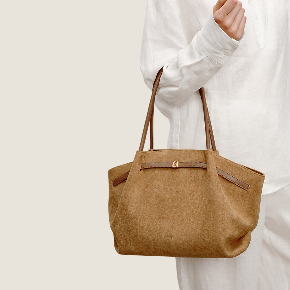Pleats Trapeze Large Bag